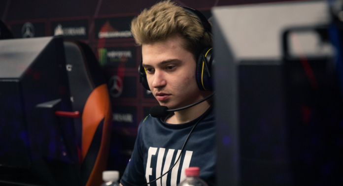 Dota 2 heroes facing off with RAMZES and Gorgc portraits superimposed. Alt text: 
